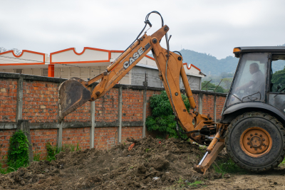 Desplegamos nuestra maquinaria municipal para realizar la limpieza integral y desalojo de lodo