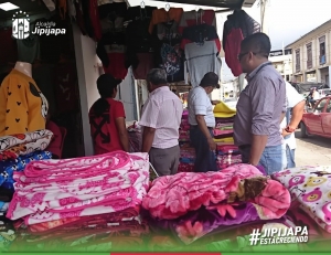 Diálogo en propio sitio con comerciantes en Jipijapa