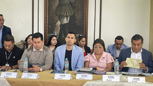 Reunión Provincial de Seguridad, presidida por la Gobernadora de Manabí y el Prefecto Provincial.
