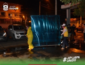 Instalación de túnel desinfectante en el Hospital de Jipijapa