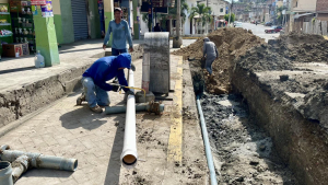 Reparamos la tubería de alcantarillado en la calle 10 de Agosto y 9 de Octubre