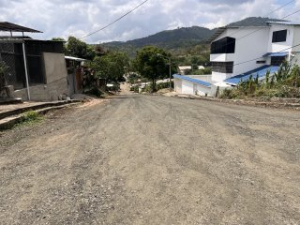 Las grietas formadas por la escorrentía a causa de las lluvias