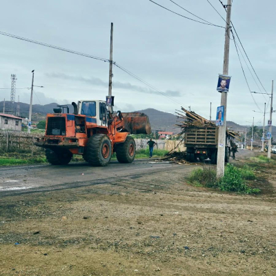 Se derrocaron estructuras de caña que ocupaban espacio público en Puerto Cayo