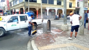 Limpieza y lavado de contenedores de basura
