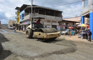 Continúan los trabajos de asfaltado