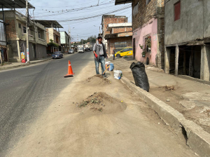 Equipo de Barrido Profundo en la Calle Parrales Iguale