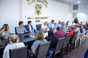 El COE de Jipijapa define la suspensión de eventos masivos y garantizar la recolección de basura y agua potable
