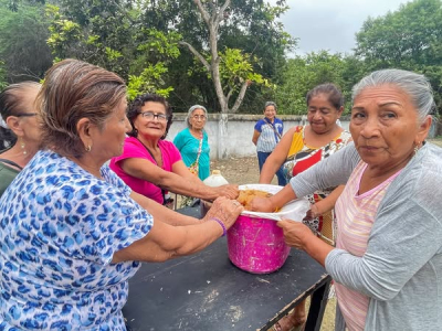 Los adultos mayores del Club Arcoíris son ejemplo de compromiso y amor por la tierra.