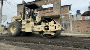 La Municipalidad de Jipijapa rehabilita vías en Puerto. Cayo