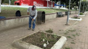 Jornada de Limpieza en Parques Eloy Alfaro y del Niño