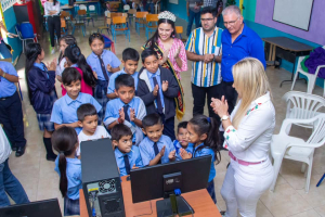 Estudiantes de la Parroquia la Unión se conectan al mundo digital