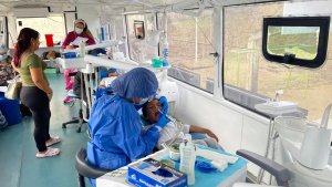 Brindamos atención odontológica gratuita a cerca de 50 niños de la Escuela Jorgy Jair Vélez Cedeño en la comunidad Quimis.