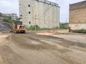 Trabajos de reconformación avanzan en calles de Jipijapa
