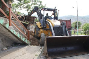 Se inició la reconstrucción del muro en la calle Macará