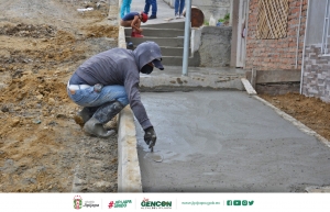 Avanza la construcción de aceras y bordillos en varias calles de la urbe