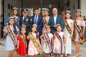 Hora Cívica en los bajos del edificio municipal