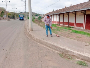 Dirección de Residuos Sólidos y Ambiente realiza trabajos de limpieza en acceso sur