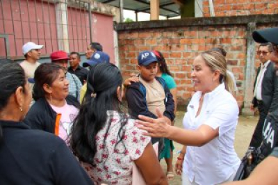 La alcaldesa Ángela Plúa, junto al equipo técnico municipal, socializó en Colón Alfaro el proyecto de mejoramiento del sistema de agua potable para la parroquia El Anegado