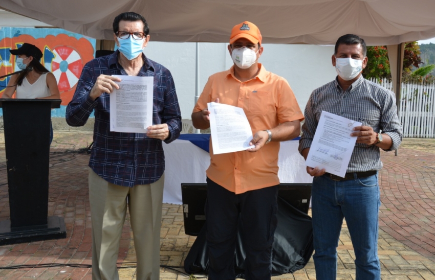 Firma de convenio con el Gobierno de Manabí