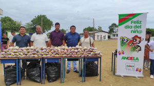 500 niños y niñas en la Parroquia Puerto Cayo