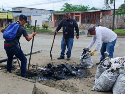 Ante las intensas lluvias, en conjunto con la Empresa de Agua realizamos la limpieza