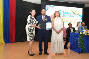 Alcaldesa cumple agenda en Galápagos