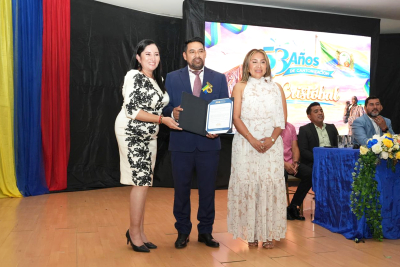 Alcaldesa cumple agenda en Galápagos