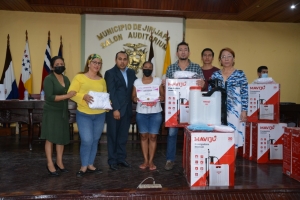 Entrega de reconocimientos a líderes barriales