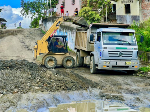 En la ciudadela 8 de Enero, realizamos el desalojo de una gran cantidad de lodo