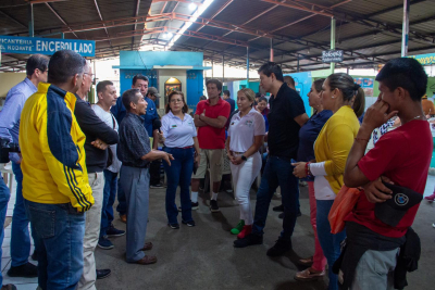 Alcaldesa reafirma su compromiso con la comunidad, en el Mercado Central
