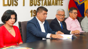 En el salón auditorio del GAD Municipal este martes, 26 de noviembre, se realizó el II Encuentro: Foro de los Recursos Hídricos del Sur de Manabí.