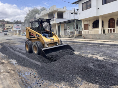 Mantenimiento vial imparable en nuestros barrios.