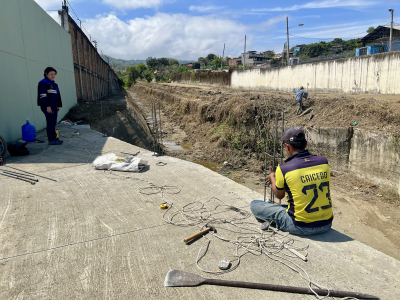 Reconstrucción de barandas en Acceso Sur