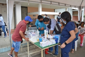 Brigada médica en el parque de la madre