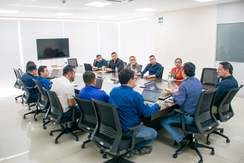 Nuestro alcalde Edison Quimis Vite, mantuvo una importante reunión de trabajo con directivos de CNEL