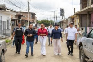 La dra. Ángela Plúa realizó un recorrido de supervisión en la ciudadela La FAE