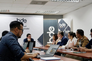 uestra alcaldesa, Dra. Angela Plúa, mantuvo una reunión con técnicos del Banco de Desarrollo del Ecuador (BDE)