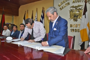 Firma de convenio con PETROECUADOR