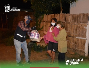 Entrega de 400 de alimentos en la Cdla. 24 de Mayo