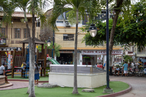 Recuperamos la iluminación del Parque Central Simón Bolívar