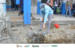 se realizan inspecciones del sistema de agua en el centro