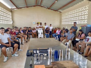 Con éxito se llevó a cabo el curso de coctelería en Puerto Cayo
