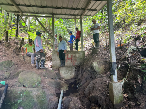 Concejales del cantón, el equipo técnico municipal y moradores de El Anegado recorrieron la zona