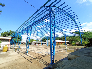 Instalación de Estructura Metálica del Coliseo Abierto en el "Quince de Octubre"