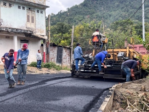 Mejoramos vías en El Anegado