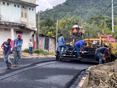 Mejoramos vías en El Anegado