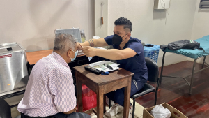 Brigada médica brinda atención integral a grupos prioritarios en el Centro de Rehabilitación Física Municipal.
