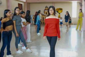 Inició el curso de Modelaje en el Centro Cultural