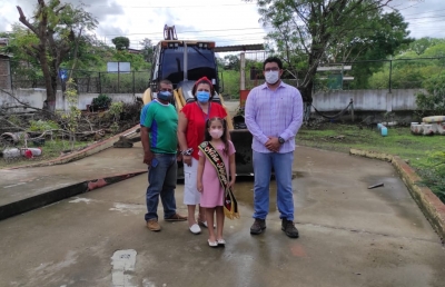 Limpieza en la escuela Ana Luz Solís