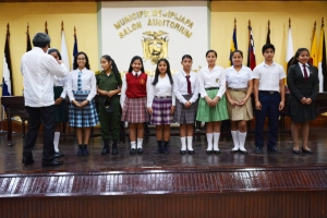 Talento y conocimiento de estudiantes en el concurso de Libro Leído